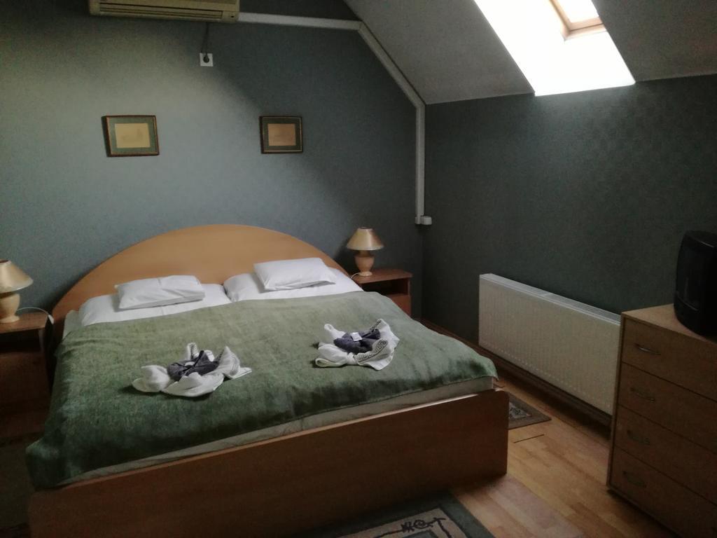 Hotel Arany Trofea Eger Buitenkant foto