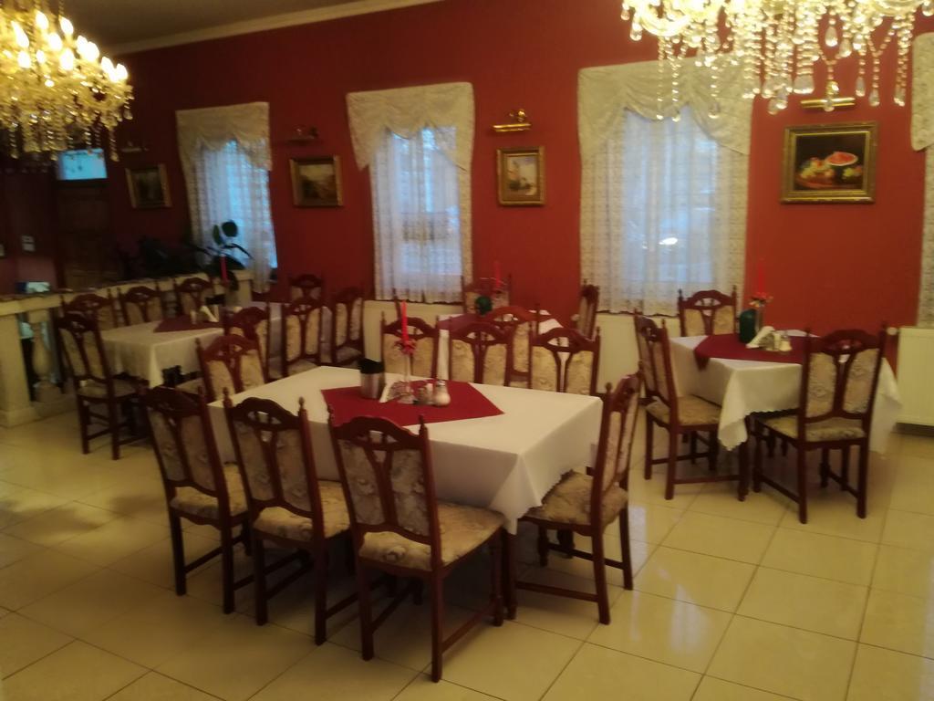 Hotel Arany Trofea Eger Buitenkant foto