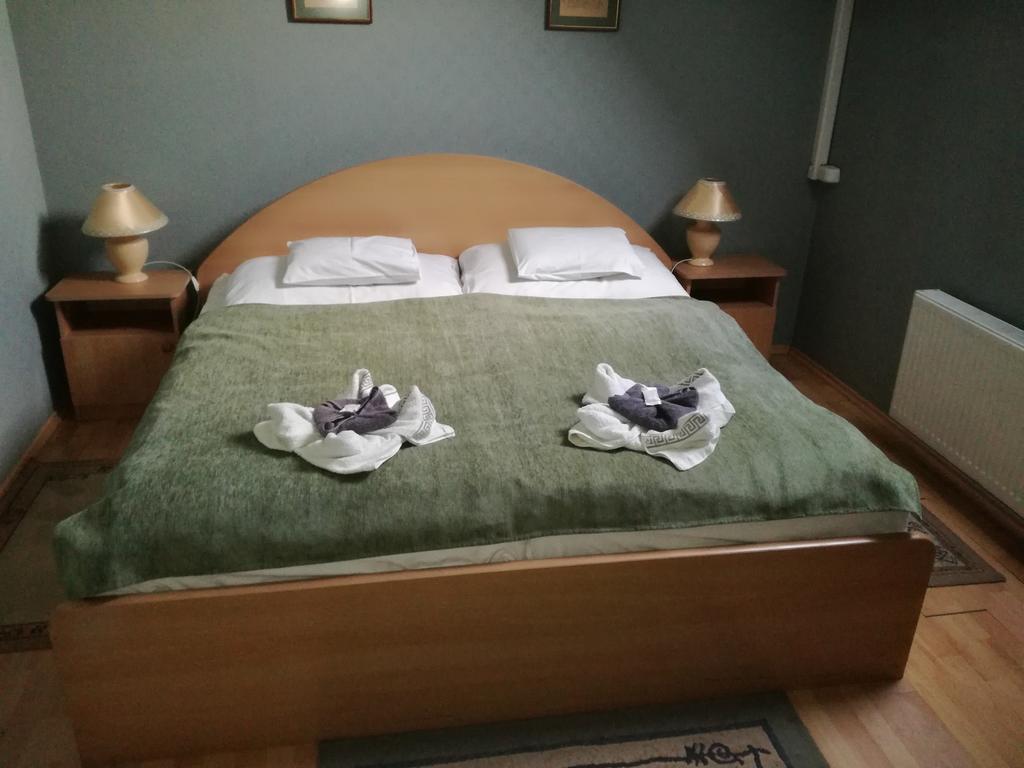 Hotel Arany Trofea Eger Buitenkant foto
