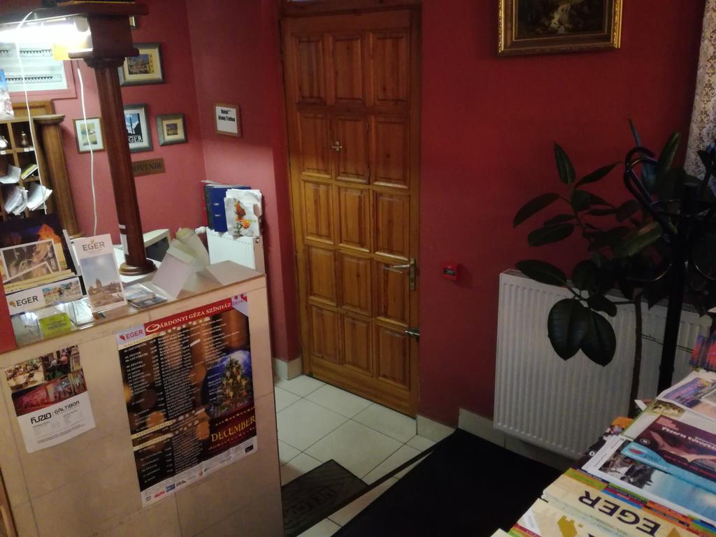 Hotel Arany Trofea Eger Buitenkant foto