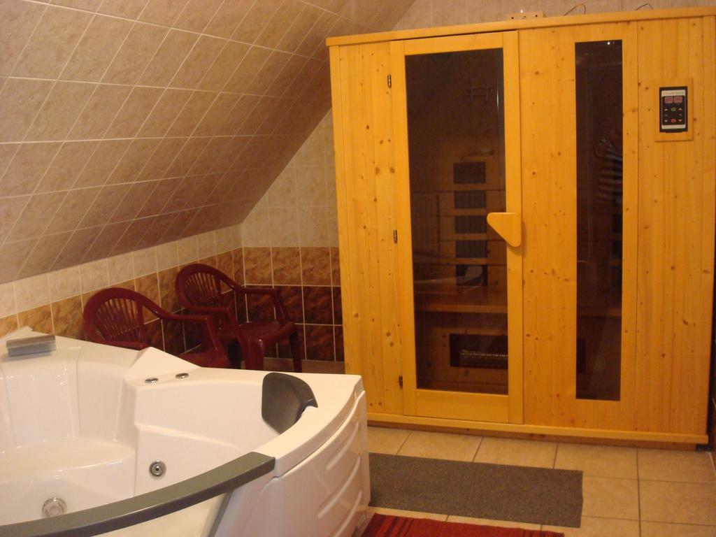 Hotel Arany Trofea Eger Buitenkant foto