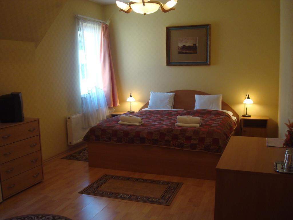 Hotel Arany Trofea Eger Buitenkant foto