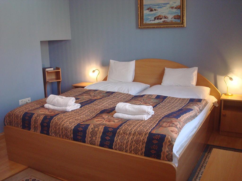 Hotel Arany Trofea Eger Buitenkant foto
