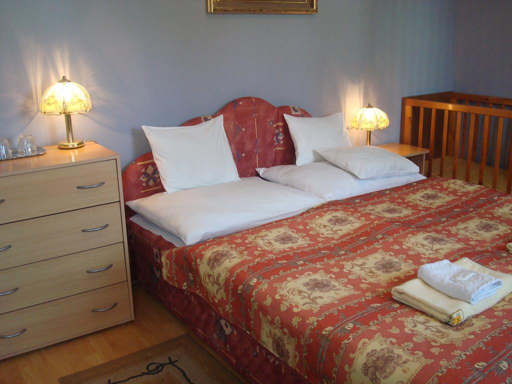 Hotel Arany Trofea Eger Buitenkant foto
