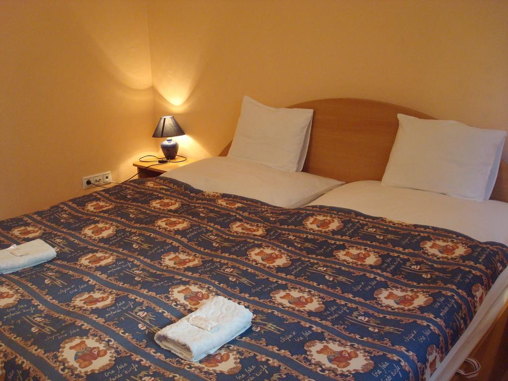 Hotel Arany Trofea Eger Buitenkant foto