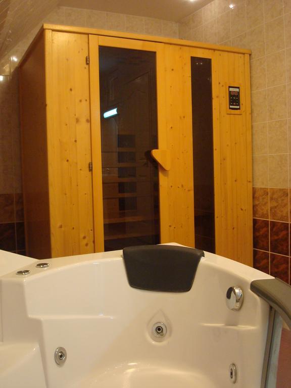 Hotel Arany Trofea Eger Buitenkant foto