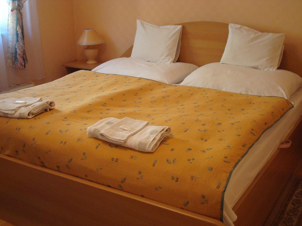 Hotel Arany Trofea Eger Buitenkant foto