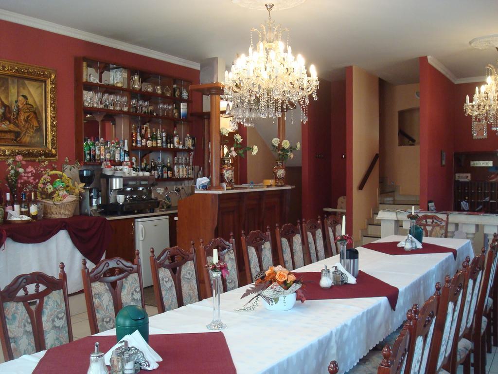 Hotel Arany Trofea Eger Buitenkant foto